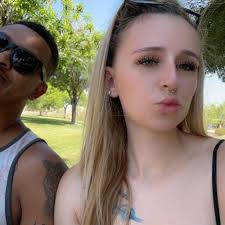 Sydney Rae Anderson and Barry Grant Strong II's Wedding Website