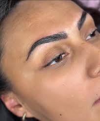 Cejas de villana 🔥 efecto ojo sexy ! Un cambio de look muy sensual para mi  clienta que ya tiene años haciéndose sus cejas conmigo ✨ Laminado $599  Micropigmentación $3500