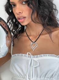 Polly Rich's Instagram, Twitter & Facebook