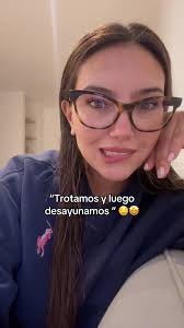 Trotamos y Desayunamos Juntos: Humor y Parejas