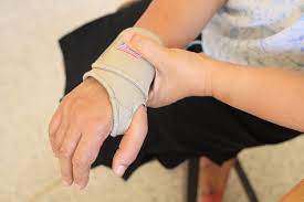 Does The Thumb Side Of Your Hand Feel Like It S Going To Sleep That Weak Pins And Needles Feeling Carpal Tunnel Numbness In Fingers