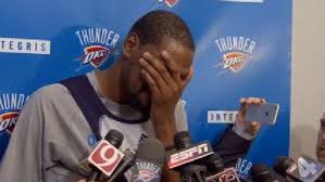Cleveland — la vedette des nets de brooklyn kevin durant ne jouera pas vendredi soir, contre les cavaliers de cleveland. Kevin Durant Breaks Down In Tears Over Monty Williams Wife Passing