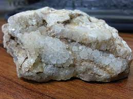 Bu nedenle kolayca kırılacak bir taş olmadığı aşikârdır. Degerli Taslar Nasil Anlasilir