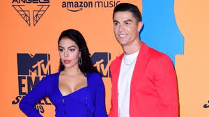 Auch freundin georgina rodriguez bekam den goldenen pokal zu spüren. Cristiano Ronaldo Hochzeitsgeruchte Hat Cr7 Wirklich Seine Georgina Geheiratet News De