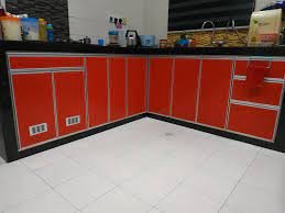 Ya, kabinet dengan bahan aluminium biasanya tersedia dalam beberapa tekstur permukaan, seperti matte, glossy hingga granular, sehingga anda bisa memilihnya sesuka hati dan. Pertama Kali Diy Ini Perkongsian Pintu Kabinet Dapur Guna Material Aluminium Hias My