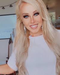 Do you prefer going to a live concert or sporting event? ❤️ Bonus points  for telling me the team or artist. 😏 #concert