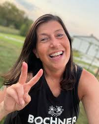 Let's do a little #fridayintroductions. Hi!👋 My name is Lori. I'm an  introverted, awkward, flower-loving girl in Iowa. We live