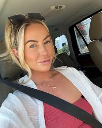 Another unreal event today hosted by my guy 🥰❤️ There's something so  rewarding about being in a room full of people being vulnerable. What a  day. Exciting weekend ahead 🐝🫶🏻