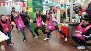 Benvenuto sul sito ufficiale di carrefour italia! Warner Music France On Twitter La Team Carrefour Market Marcadet Les Beaux Sourires Wmfcharityday Restosducoeur