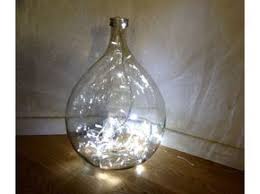 Detournees En Vases En Lampe Ou En Objet Deco Les Dames Jeannes Investissent Notre Inte Idea Di Decorazione Illuminazione Fai Da Te Idee Per Decorare La Casa