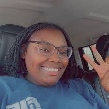 Dari Williams's Instagram, Twitter & Facebook