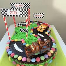Hup Hup Hurra Cars Torte Zum Kindergeburtstag Torte Kindergeburtstag Auto Torte Cars Kuchen