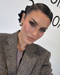 Ria Wright's Instagram, Twitter & Facebook