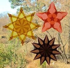 Feiern Sie Der Erntezeit Mit Diesem Trio Der Herbstlich Farbige Fenster Sterne Die Drei S Fensterbilder Basteln Fensterbilder Herbst Transparentpapier Basteln