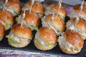 Mini Burger Froid Au Thon Le Sucre Sale D Oum Souhaib Recette Recettes De Cuisine Recette Apero Dinatoire Recette Apero Dinatoire Facile