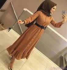 Taba ile uyumlu renkler fazla olduğu için yine şal seçiminde elbisenin deseninin içindeki bir renk seçilebilir. Melez Ayirmak Ifsa Karamel Elbiseye Ne Renk Esarp Gider Travelsinmind Com