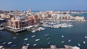 Marina di ardea la nostra agenzia propone in affitto appartamento posto al secondo piano arredato in ottimo stato internamente composto da soggiorno con angolo cottura, camera, cameretta, bagno, terrazzo. 93g9vd3o 9osm