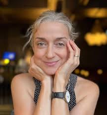 A Sunrise Over Bali: Escape with an irresistible holiday romance from the  bestselling author: Book 4 : Barker, Sandy: Amazon.pl: Książki