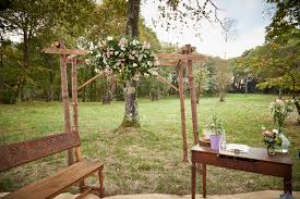 Así debe ser el vestuario para todos los asistentes a las bodas en el bosque. El Bosque Catering Capile