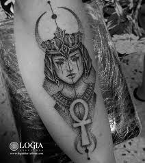 El escarabajo enterraba esta gran bola bajo la arena y tiempo después, de ella surgían los pequeños escarabajos. El Tatuaje De Ankh Y Su Significado Logia Tattoo Barcelona
