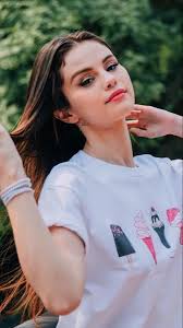 She is a fighter and a warrior who is known for her battle with a health condition. Selena Gomez Wallpaper Selena Gomez Photoshoot Selena Gomez Selena Gomez Cute