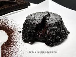 In una ciotola, sbattere gli albumi con lo zucchero fino ad ottenere un composto spumoso. Tortino Al Cioccolato Dal Cuore Morbido Senza Uova Latte E Burro Le Ricette Di Gessica