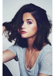 Sur la thématique mi long cheveux epais, bien d'autres visuels. 20 Coiffures Cool Et Faciles A Vivre Pour Les Cheveux Epais Cheveux Coiffure Coiffures Cool
