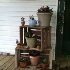 This diy mantel from an old pallet is definitely something you need in your christmas decorating. Pin By Jennifer Deitrich On Gardens And Outdoors Crate Decor Old Wooden Crates Wooden Crates