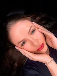 Laura Petch's Instagram, Twitter & Facebook