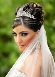 The wedding hairstyle for black women is easy to do and looks very classy. Short Bridal Hairstyles With Tiara Novocom Top