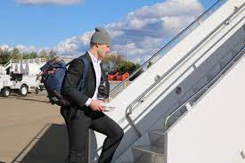 Oleksiak stepped up into the top of the slot, took a pass from alexander radulov and sent a low snap shot past goalie adin hill with 8:22 remaining. Jamie Oleksiak Heading To Washington 11 6 18 Jamie Oleksiak Pittsburgh Penguins Hockey Boys