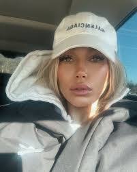 Mary Francis's Instagram, Twitter & Facebook