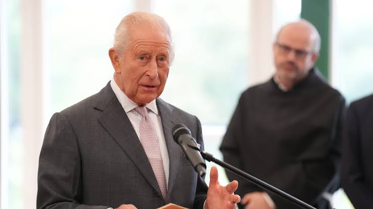 Royals set for busy day after 'unprecedented' palace response to Spencer claims - Yahoo News UK