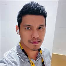 So kung Yung Korean Cardinal ang magiging susunod na Pope. Tatawagin  syang... A: Santo Oppa B: K-Pope