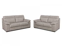 Il divano in pelle si può trovare in diversi modelli: Divano 2 Posti In Eco Pelle