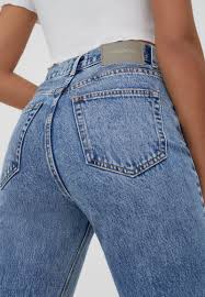 Trendyol'la sahip olmak için tıklayın! Pull Bear Mom Relaxed Fit Jeans Light Blue Zalando De