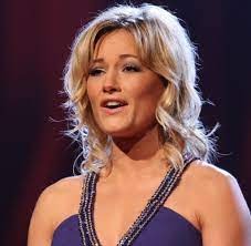 Helene fischer hat im sommer am 5. Helene Fischer Feiert 30 Geburtstag Und Ihr Hit Atemlos Durch Die Nacht Polarisiert Welt