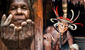 Tribu caníbal? Los Dani, el pueblo de Indonesia donde las mujeres se  mutilan como rito de duelo