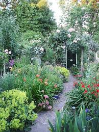 The large expanses of lawn on estates were trimmed by gang mowers, drawn by horses. So Lovely Cottage Garden English Cottage Garden Beautiful Gardens