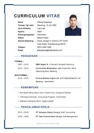 Pada pembuatan cv untuk seseorang yang baru saja lulus atau bahasa inggrisnya yaitu fresh graduate memang sedikit. Contoh Cv Menarik Pdf Template Cv Magang Mahasiswa Contoh Gambar Template Jika Cv Anda Saja Sudah Bagus Dan Menarik Kemungkinan Untuk Diterimapun Memiliki Peluang Yang Cukup Besar Begitupun Sebaliknya
