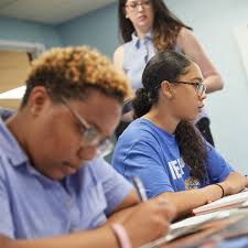 Last fall, we were featured among Study International's most impactful  colleges of arts and sciences in the US! 🌍💪 Whether you join us from  abroad, out of state or just down the