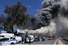 Συναγερμός έχει σημάνει στην πυροσβεστική έπειτα από φωτιά που ξέσπασε σε εργοστάσιο ανακύκλωσης στον ασπρόπυργο. Fwtia Ston Aspropyrgo Eikones Koinwnia Ant1 News
