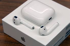 With airpods 2, apple is building on the success of the original by fixing some common gripes and adding new features to it. Airpods 2 Gets A Firmware Version 2d15 Update Brumpost