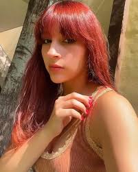 Oh wow, I just came across a live performance where Ale tripped I believe 