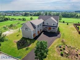 House For Sale At 451 Golf Course Road South Burlington Vt 05403 Zaglist Com Houseforsale House Forsal South Burlington Maple Floors Custom Backsplash