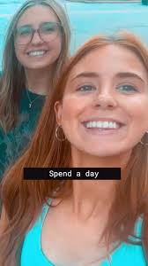 Sarah: La estudiante pre-legal que usa la informática