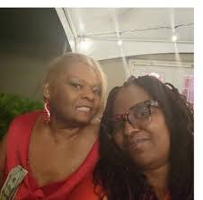 Roslyn Williams's Instagram, Twitter & Facebook