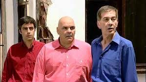 .sırasıyla i̇smail dümbüllü, münir özkul, ferhan şensoy ve rasim öztekin'e emanet edilmişti. Rasim Oztekin Kimdir