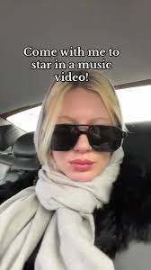 — Shelby Maynard, modelo canadiense, es la persona quién tuvo la  oportunidad de actuar junto a J-Hope en el MV de "Sweet Dreams". A través  de sus redes sociales, compartió un video en el que relató su ...