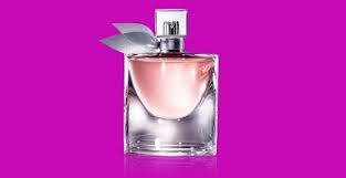 En Iyi Etkileyici Ve Kalici Kadin Parfumleri Listesi Www Vipbakim Com Parfum Parfum Siseleri Makyaj
